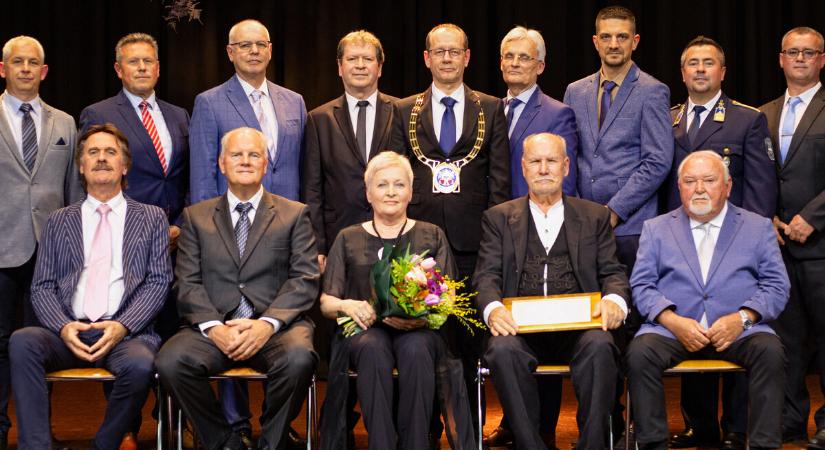 Tizennégy kitüntető címet adtak át az ünnepi közgyűlésen