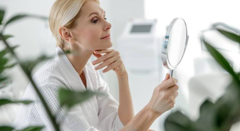 60 éves, de 40-nek néz ki: ez a filléres házi botox a fiatalsága titka