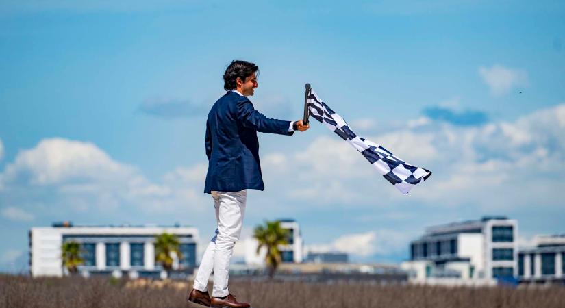 Hibrid pályával érkezik Madrid, Sainz szerint világszínvonalú esemény készül