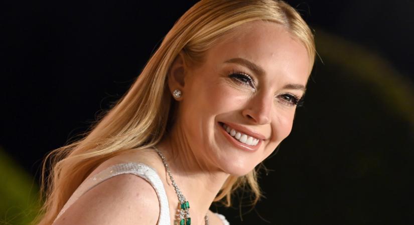 A 38 éves Lindsay Lohan kicsit sem hasonlít önmagára a címlapon: túlszaladt az AI-retus