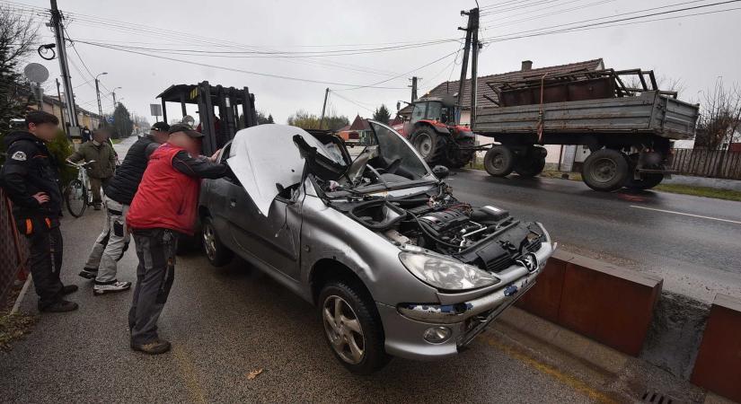 Traktorkerékről pattant vissza egy Peugeot Körmenden - Ketten megsérültek