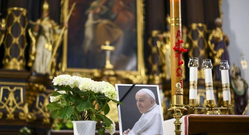 10 órakor kezdődik Ferenc pápa temetése, már most özönlenek a hívek a Szent Péter térre