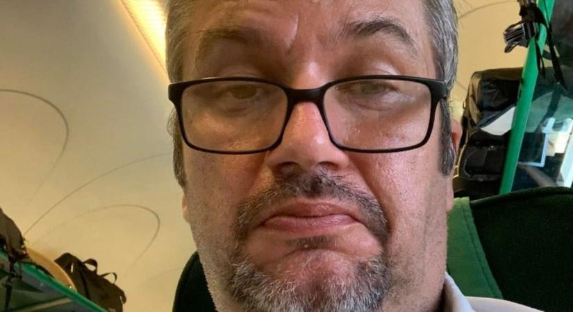 „Totálisan hülye, aljas, Orbánnak feltétel nélkül engedelmeskedő rendőrökről” értekezik bejegyzésében a forgalombénító Hadházy Ákos