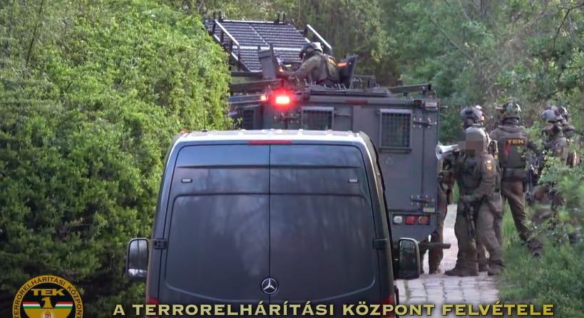 Amikor tényleg rossz címre mentek a rendőrök, és a lemondott parancsnok később tábornok lett