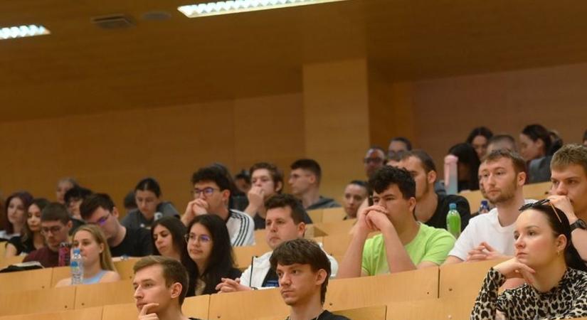 Rekordrészvétellel zajlott le a Debreceni Egyetem szakmai napja
