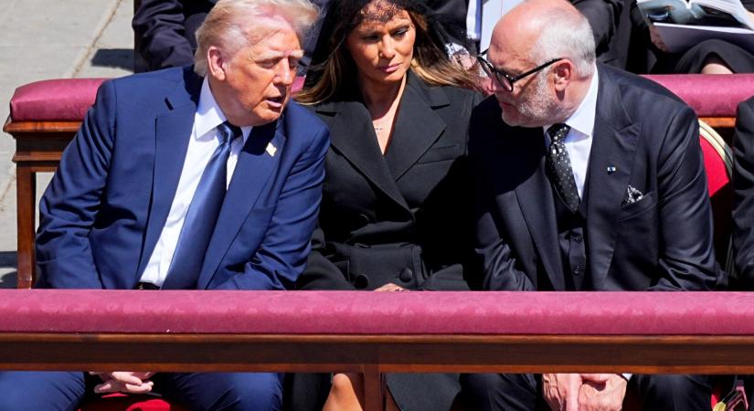 Így jelent meg 55. születésnapján Melania Trump Ferenc pápa temetésén