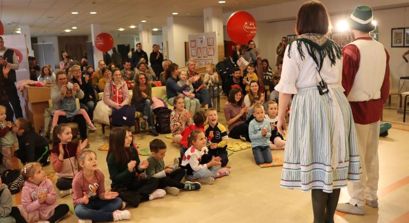 Tulipánok és gyermekarcok minden mennyiségben - elstartolt a Tulipán Fesztivál Celldömölkön - fotók