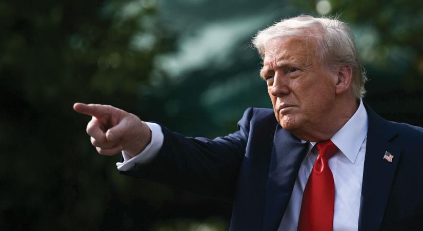 Trumpot feldühítette az újságíró: „Én csak próbálom eltakarítani azt a mocskot, amit Obama és Biden rám hagyott”