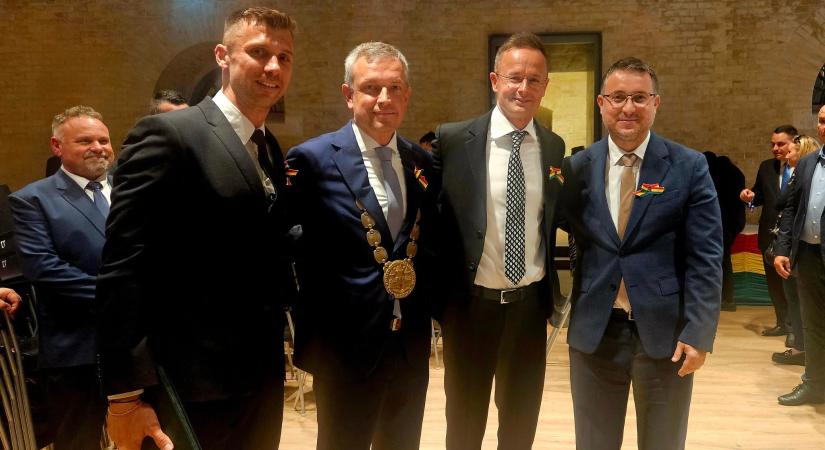 Szijjártó Péter Komárom díszpolgára lett