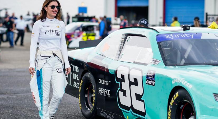 Karnyújtásnyira volt az elégtételtől Katherine Legge, aki még külön személyi védelmet is kapott a NASCAR-tól a halálos fenyegetések miatt