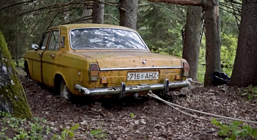 Így indul egy Volga, miután 18 évet állt az erdőben