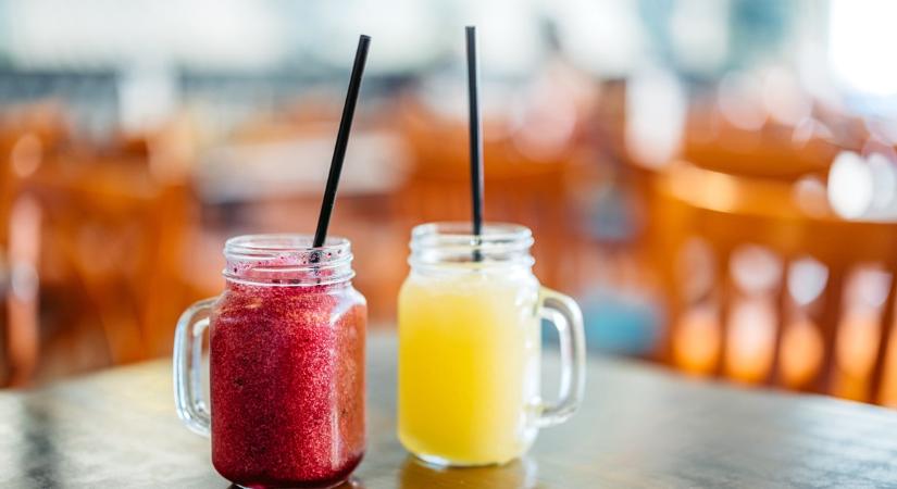 A szakértő figyelmeztet: Ez az „egészségesnek” hitt ital annyi cukrot tartalmazhat, mint a Coca-Cola