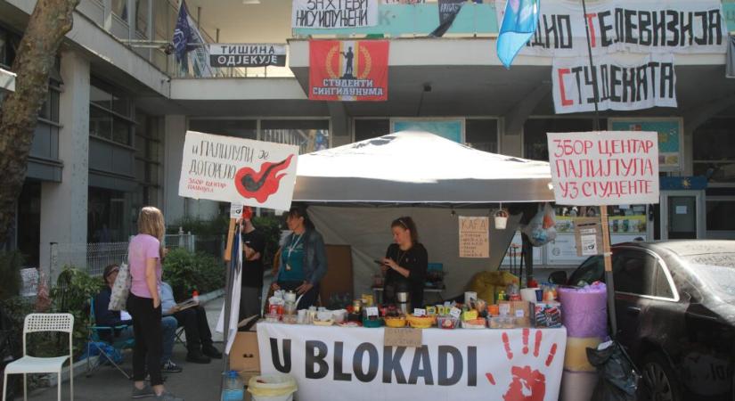 Tizenharmadik napja tart a blokád a köztévénél