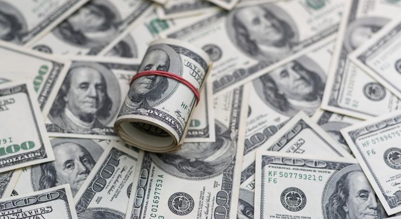 Több százezer dollár hevert az úton Chicagóban, pillanat alatt eltüntették a járókelők
