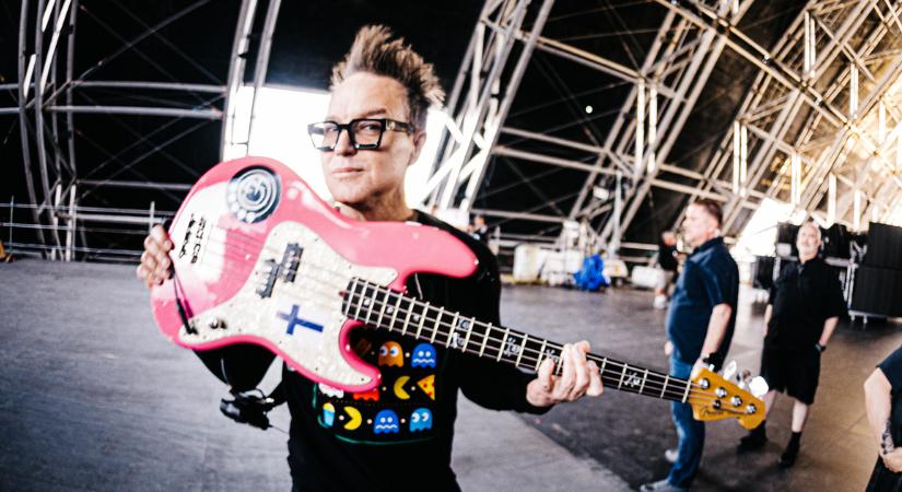A Blink-182 basszusgitárosa azt állítja, komoly szerepe volt Szaddám Huszein elfogásában