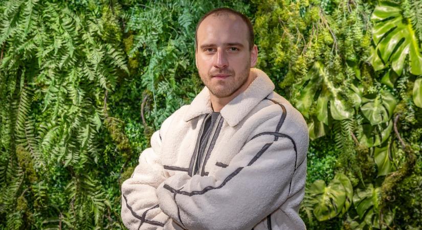 "Csodálattal nézlek" - Szívmelengető, amit elárult Brasch Bencéről a felesége: így változtak meg a friss édesapa mindennapjai