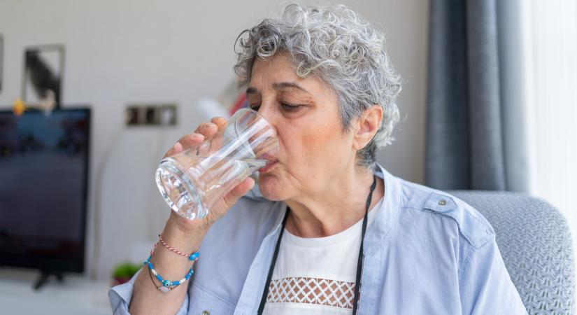 Tippek időseknek a folyadékbevitel növelésére