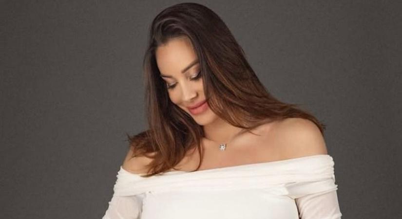 Kismama pocakot villantott Vajna Timi