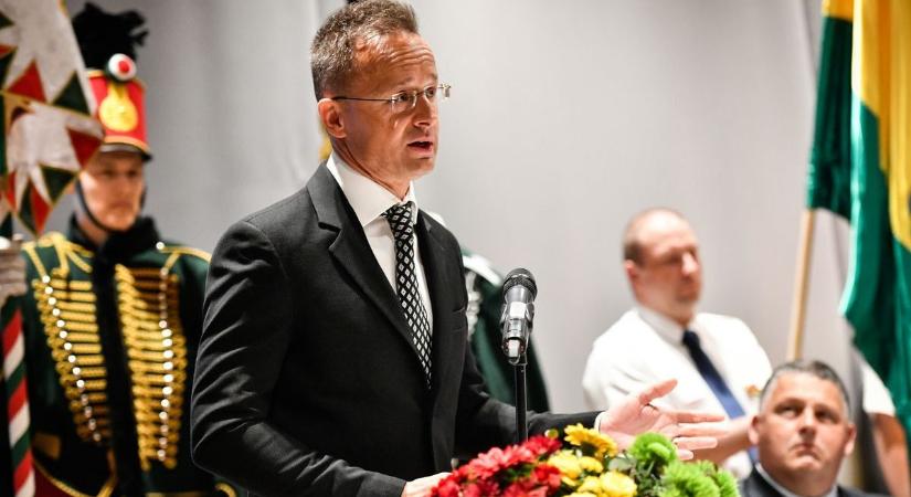 Komárom díszpolgára címet vehetett át Szijjártó Péter