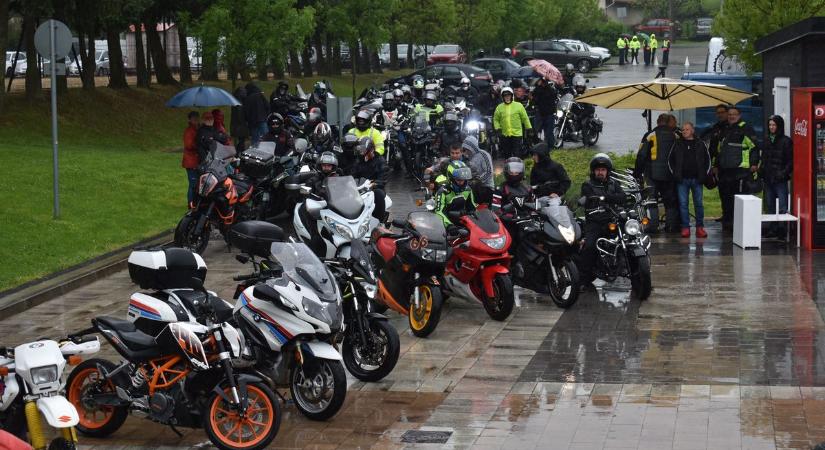A motorosok szerint a forgalomban akkor sem kapnak elsőbbséget, ha járna nekik (galéria, videó)