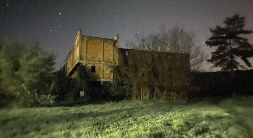 „Fura árnyat láttam...” – sötét titkokat rejt az elhagyatott téglagyár – Fotók