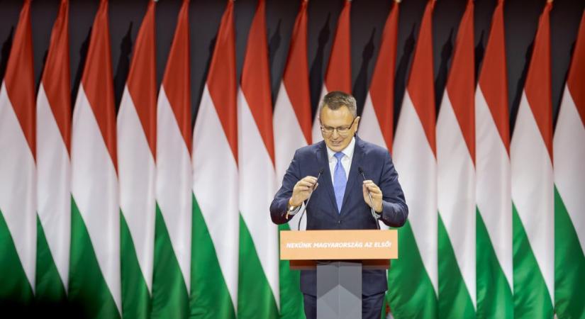 Telex: Máris letiltották a szereplésről a rendőrt, aki kifogásolta, hogy Rétvári Bence a kdnp.hu felirattal posztolta ki a fényképét