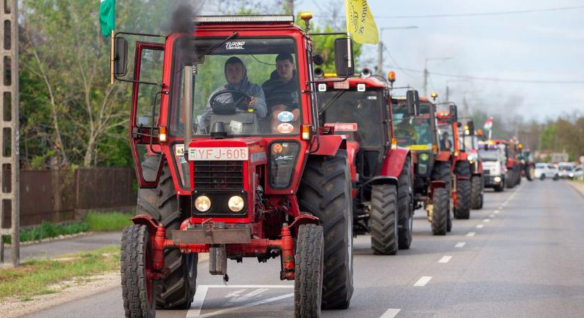A hőlégballon, repülő és versenyautó után jött a traktor