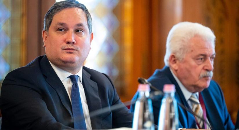 Anyák szja-mentessége: a kormány nem tart a bérek befagyasztásától