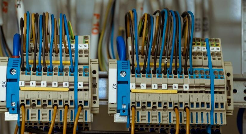 A felügyeleti relék működése és különböző típusai