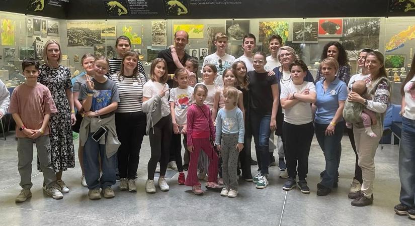 Hidat építettek a közös programmal
