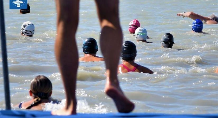 Balaton-átúszás: ingyenes edzőtervet kínálnak