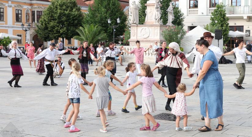 Tánc világnapja – Táncol az iskola, táncoljon az egész város, táncolhat az egész világ!