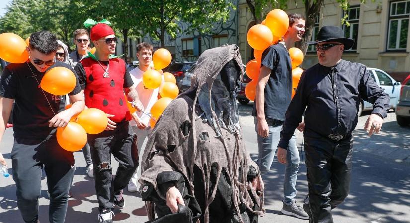 Ilyen volt a Savaria Technikum bolondballagása idén - sok-sok fotót és videót is hoztunk!
