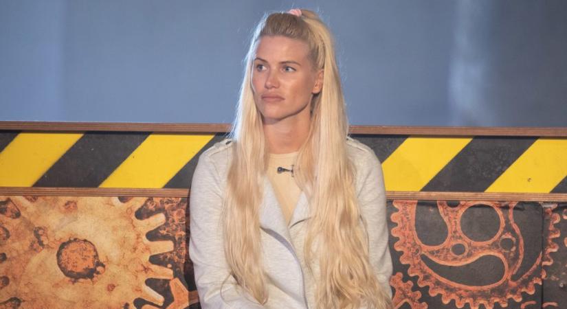 Vasvári Vivien fátyolban, tetőtől talpig feketében ment kismamafotózásra