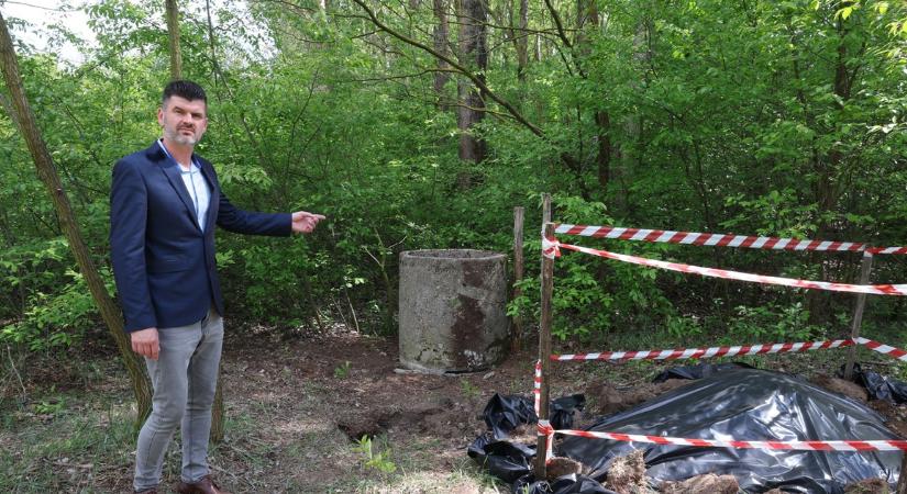 Az állatvédők szörnyű gyanúja a nyíradonyi gyepmesterrel szemben: kútba lőhette a kutyákat a sintér