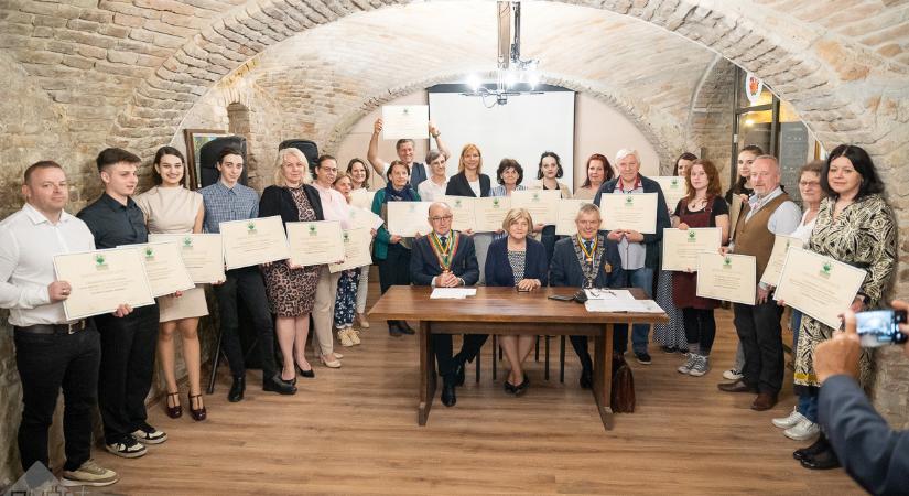 Átadták a Kantharosz Gálán összegyűlt adományokat