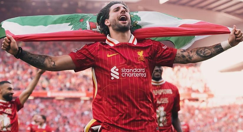 Csapókertből az Anfieldre: debreceni magyar zászló lógott Szoboszlai Dominik vállán a bajnoki ünnepléskor
