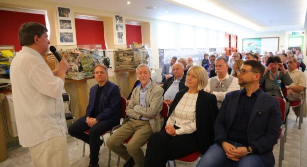 Gondolatébresztő tárlattal készültek