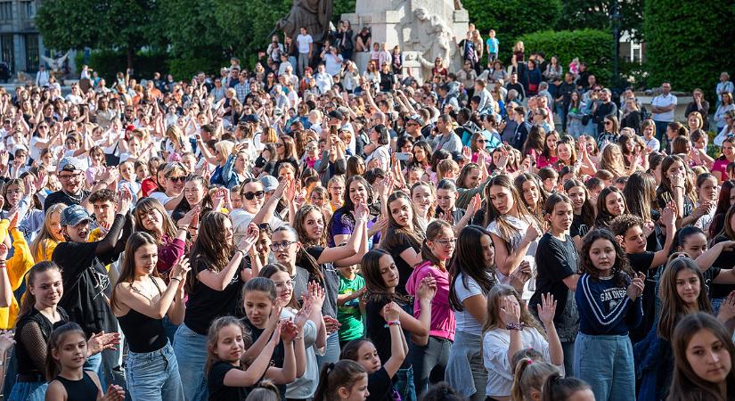 Őrületes flashmobbal robbant be igazán a debreceni Dance Week – fotókkal, videóval