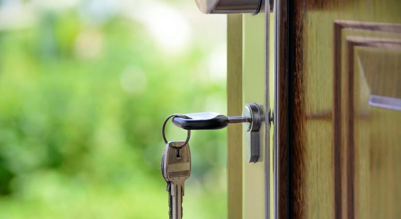 Egy aprócska menedék – apartman keresi tulaját a Balaton-part szívében