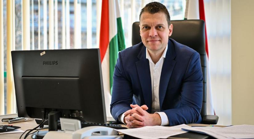 Menczer Tamás: nem az volt a gyerekkori álmom, hogy egy elmebeteggel mocsárharcot vívjak (videó)