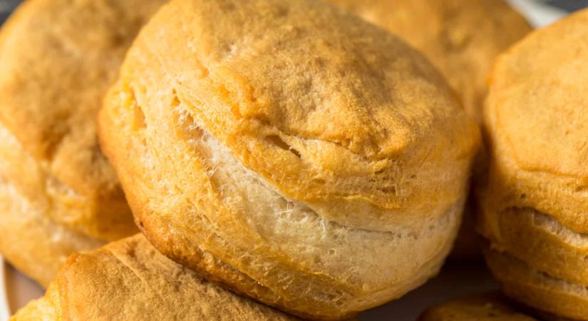 Allergiások és vegánok, figyelem: a Lidl burgonyás pogácsája mostantól tejfölt tartalmaz