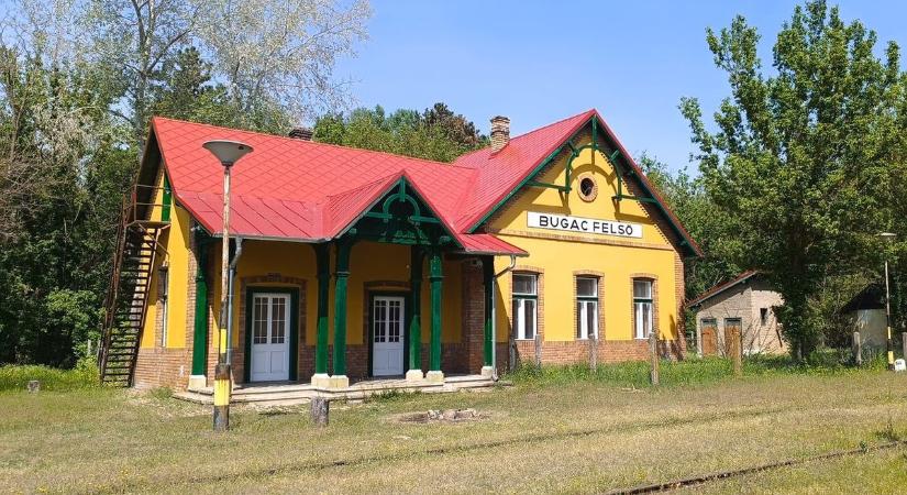 Fotókon mutatjuk a Bugaci Kispöfögő állomásának mesés újjászületését