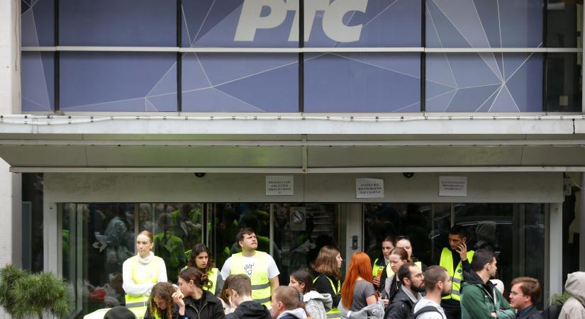 Felhagytak a közmédia épületének blokádjával a szerb egyetemisták