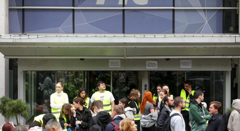 Véget ért a blokád a szerb közmédia épületénél