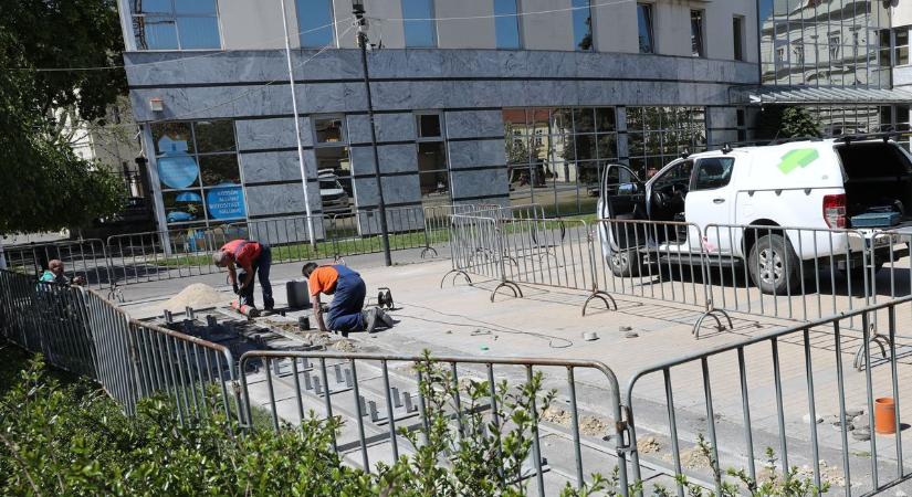 Megtudtuk mi folyik a Szent István téren, mutatjuk!
