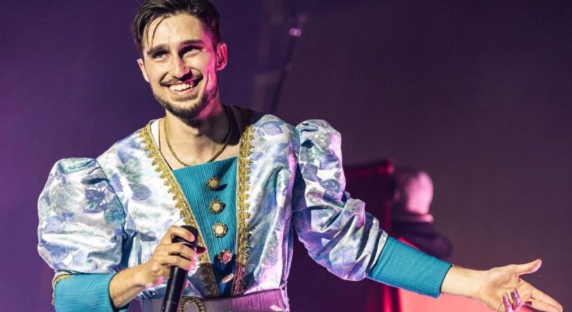 Botrányos koncert: Krúbi nagyon durván beárazta magát az Orbán-ellenes kirohanásával