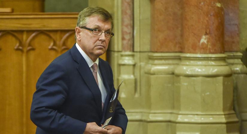 Újabb közpénzmilliárdokat bukhat az MNB-alapítvány