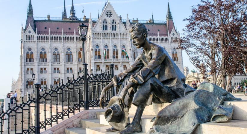 Megszavazta a parlament az EP-képviselőkre vonatkozó szigorítást