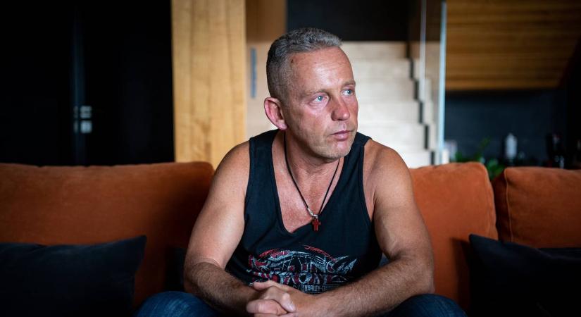 Robotkéz mozgatja Schobert Norbi lebénult ujjait, Dér Heni kiverte a biztosítékot